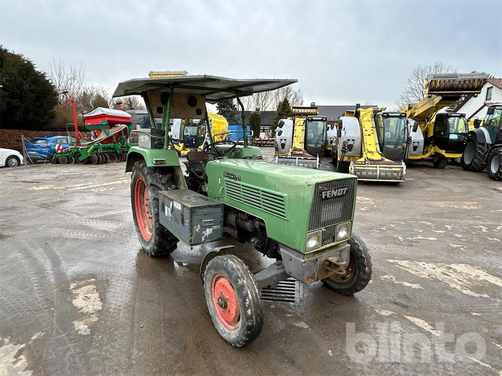 Traktor от тип Fendt Farmer 2 S, Gebrauchtmaschine в Düsseldorf (Снимка 2)