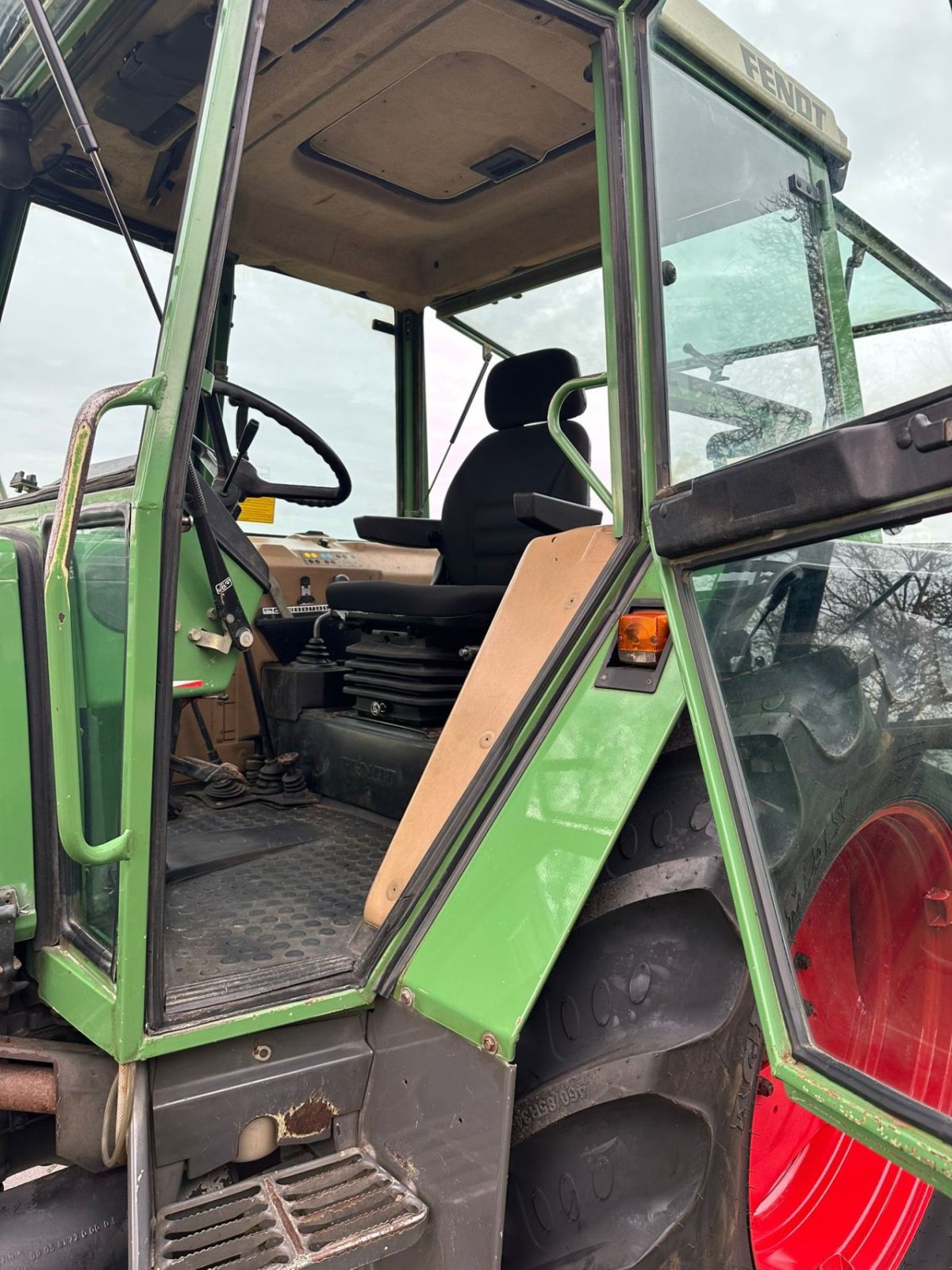 Traktor типа Fendt Farmer 304 LS, Gebrauchtmaschine в zwolle (Фотография 5)