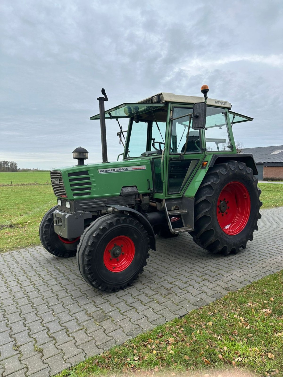 Traktor типа Fendt Farmer 304 LS, Gebrauchtmaschine в zwolle (Фотография 1)
