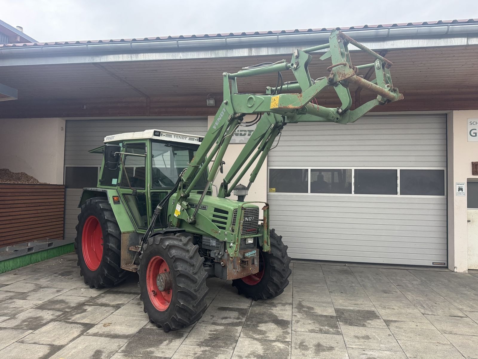 Traktor typu Fendt Farmer 304, Gebrauchtmaschine v Saldenburg (Obrázek 1)