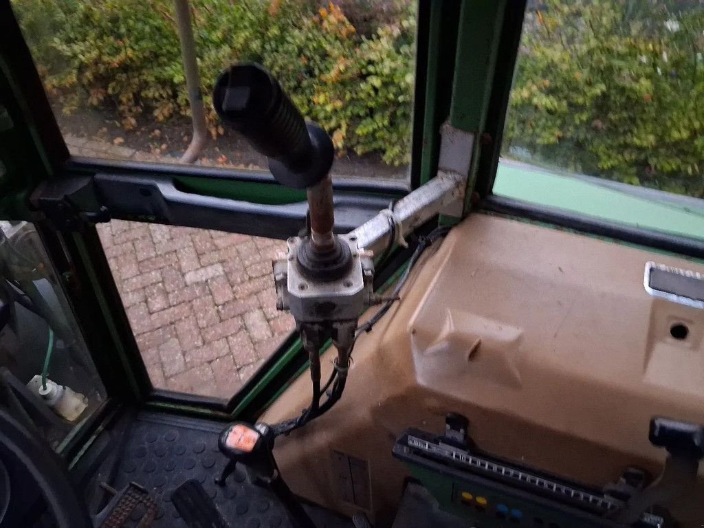 Traktor of the type Fendt FARMER 305 LS 40 km met voorlader bak en vork, Gebrauchtmaschine in Lunteren (Picture 9)