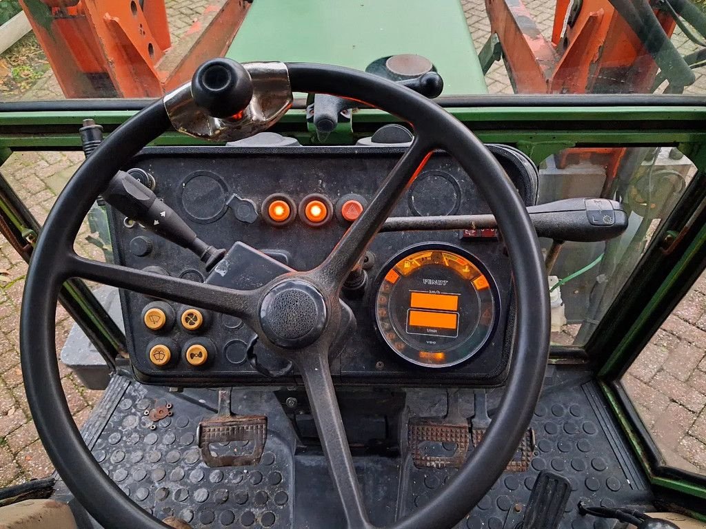 Traktor of the type Fendt FARMER 305 LS 40 km met voorlader bak en vork, Gebrauchtmaschine in Lunteren (Picture 10)
