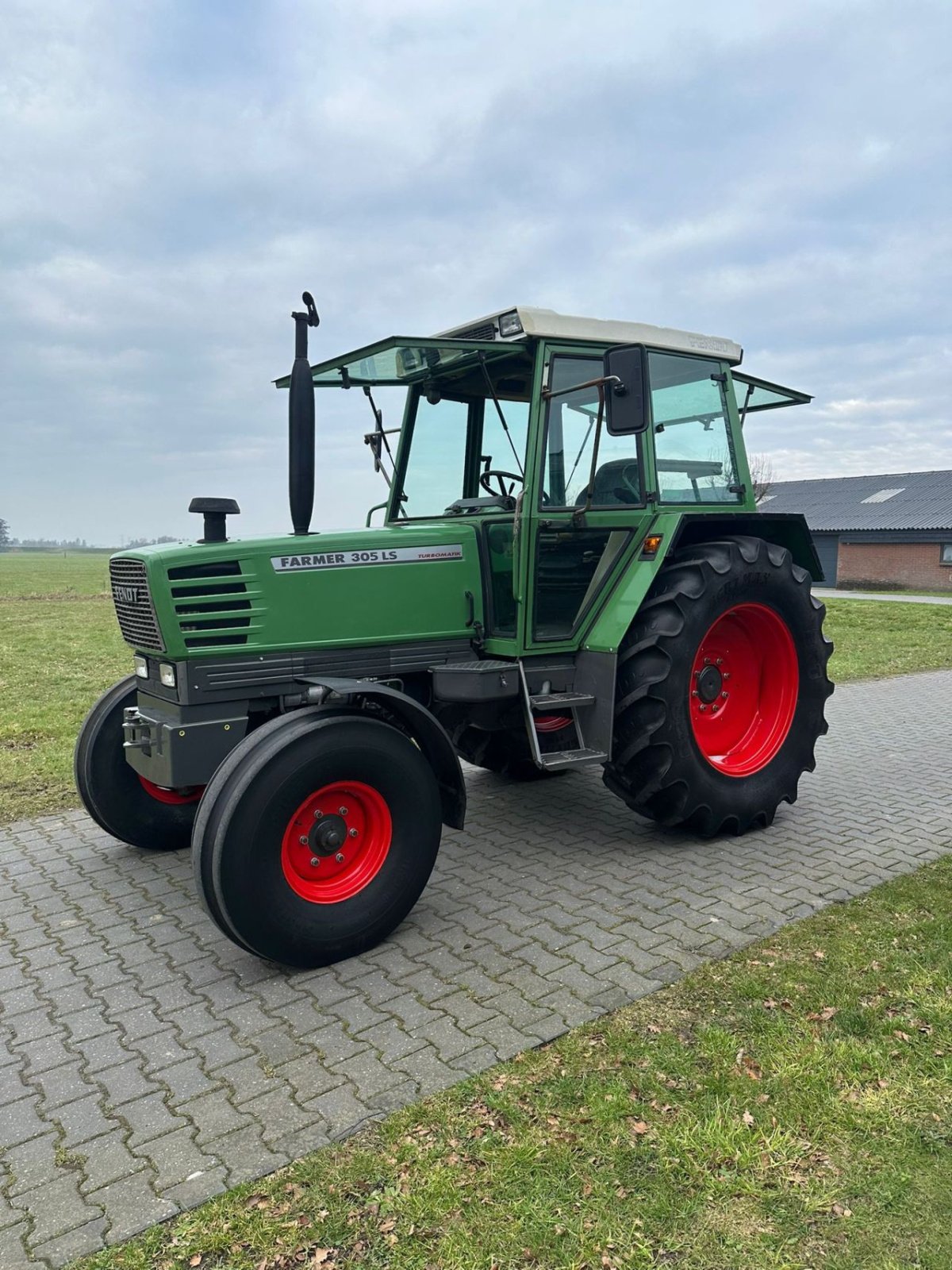 Traktor типа Fendt Farmer 305 LS, Gebrauchtmaschine в zwolle (Фотография 1)
