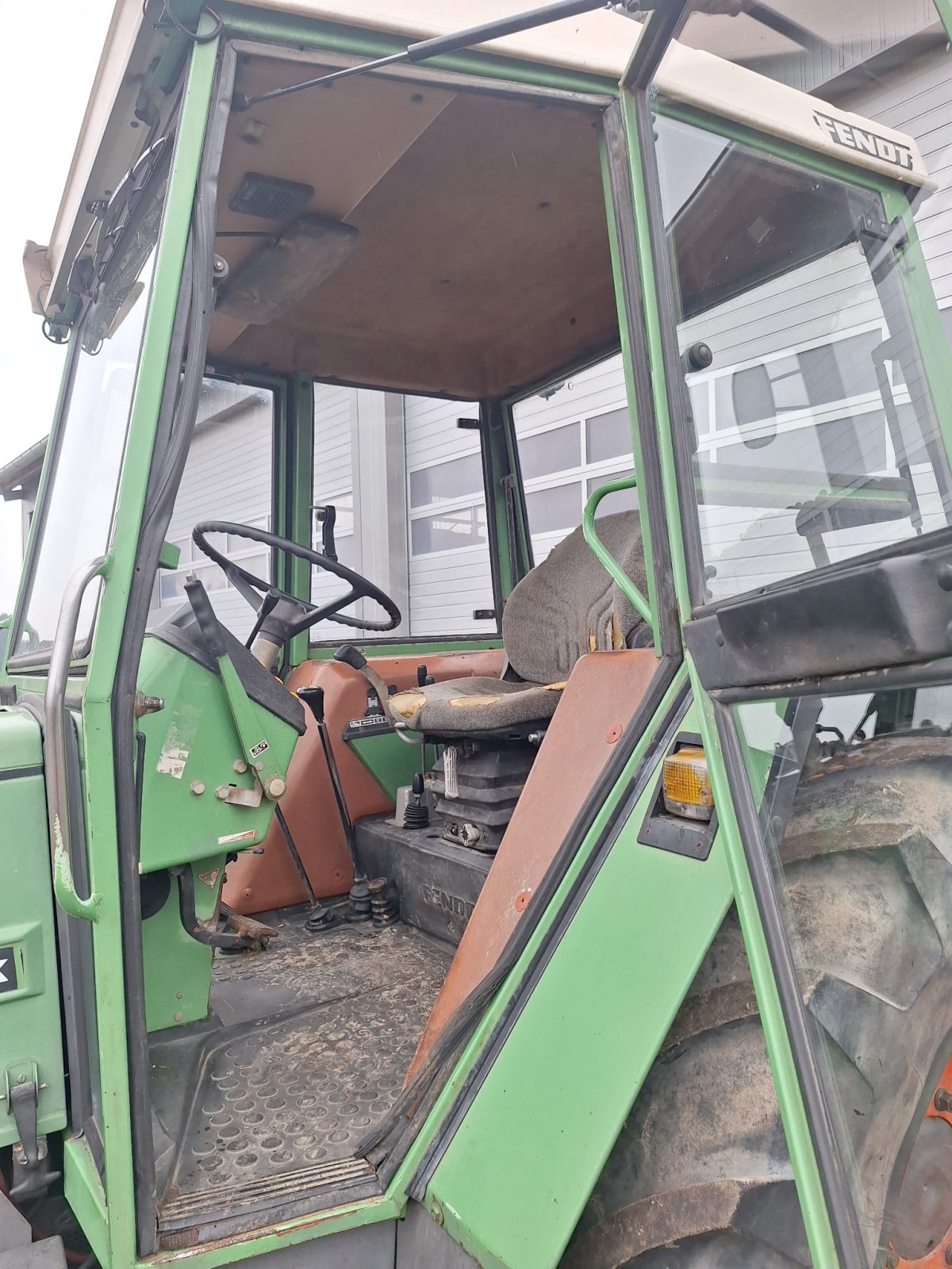 Traktor del tipo Fendt Farmer 305 LS, Gebrauchtmaschine In Ingoldingen (Immagine 3)