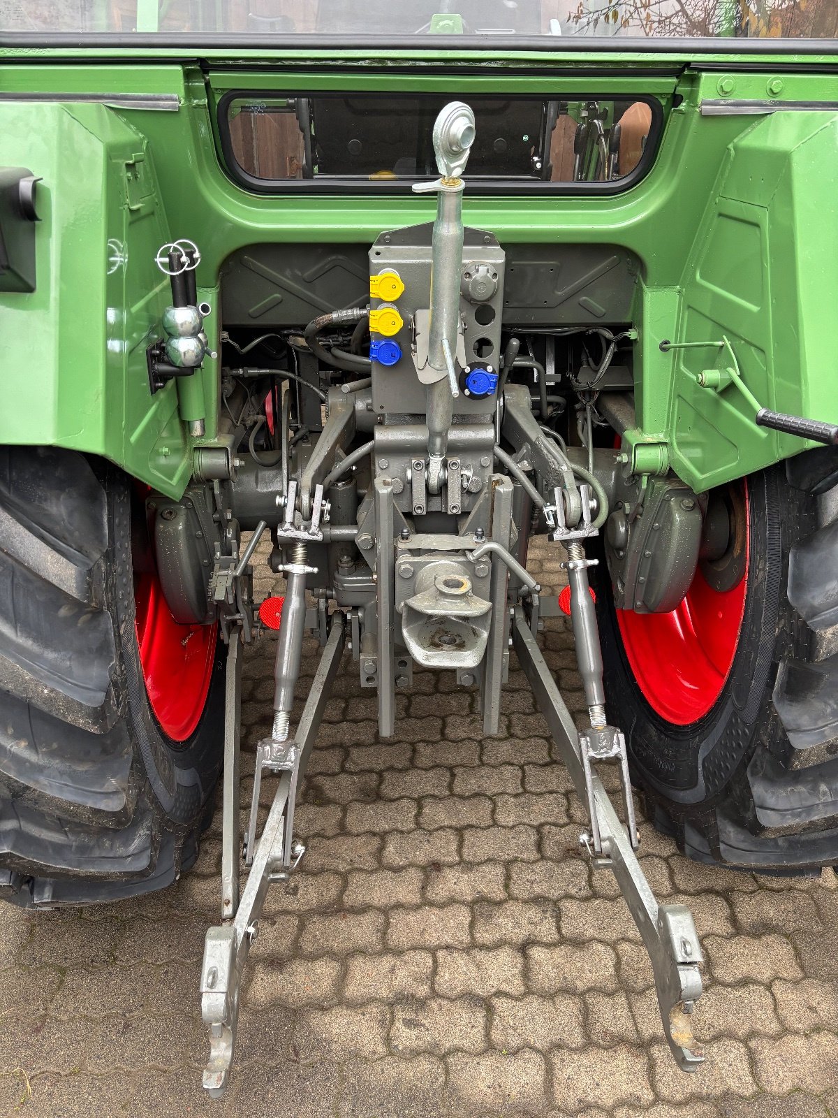 Traktor des Typs Fendt Farmer 305 LS, Gebrauchtmaschine in Fladungen (Bild 3)