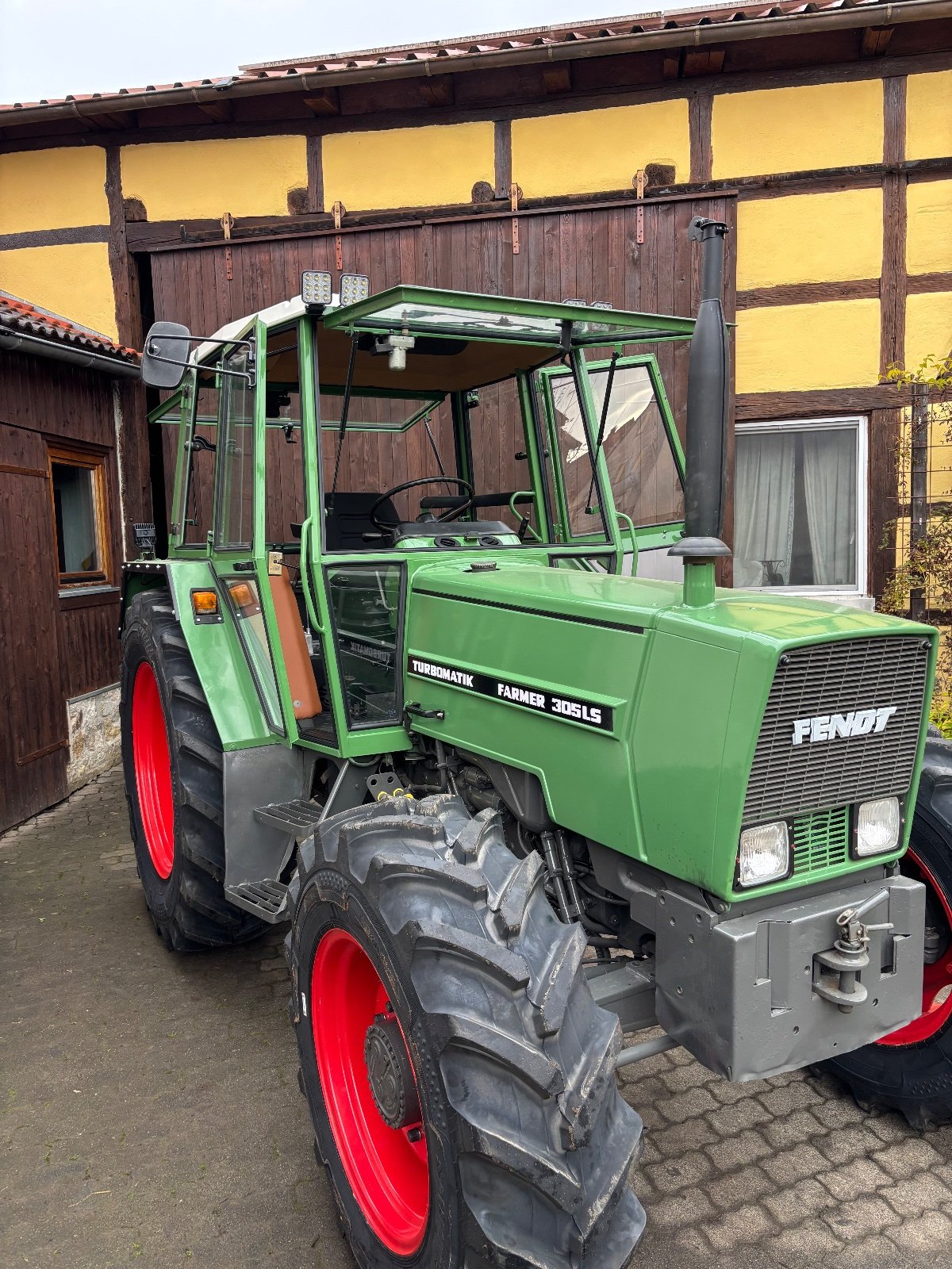 Traktor типа Fendt Farmer 305 LS, Gebrauchtmaschine в Fladungen (Фотография 2)