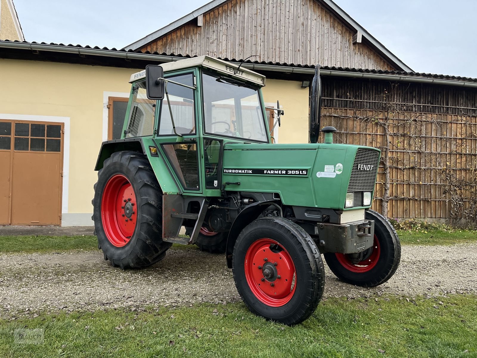 Traktor типа Fendt Farmer 305, Gebrauchtmaschine в Burgkirchen (Фотография 1)