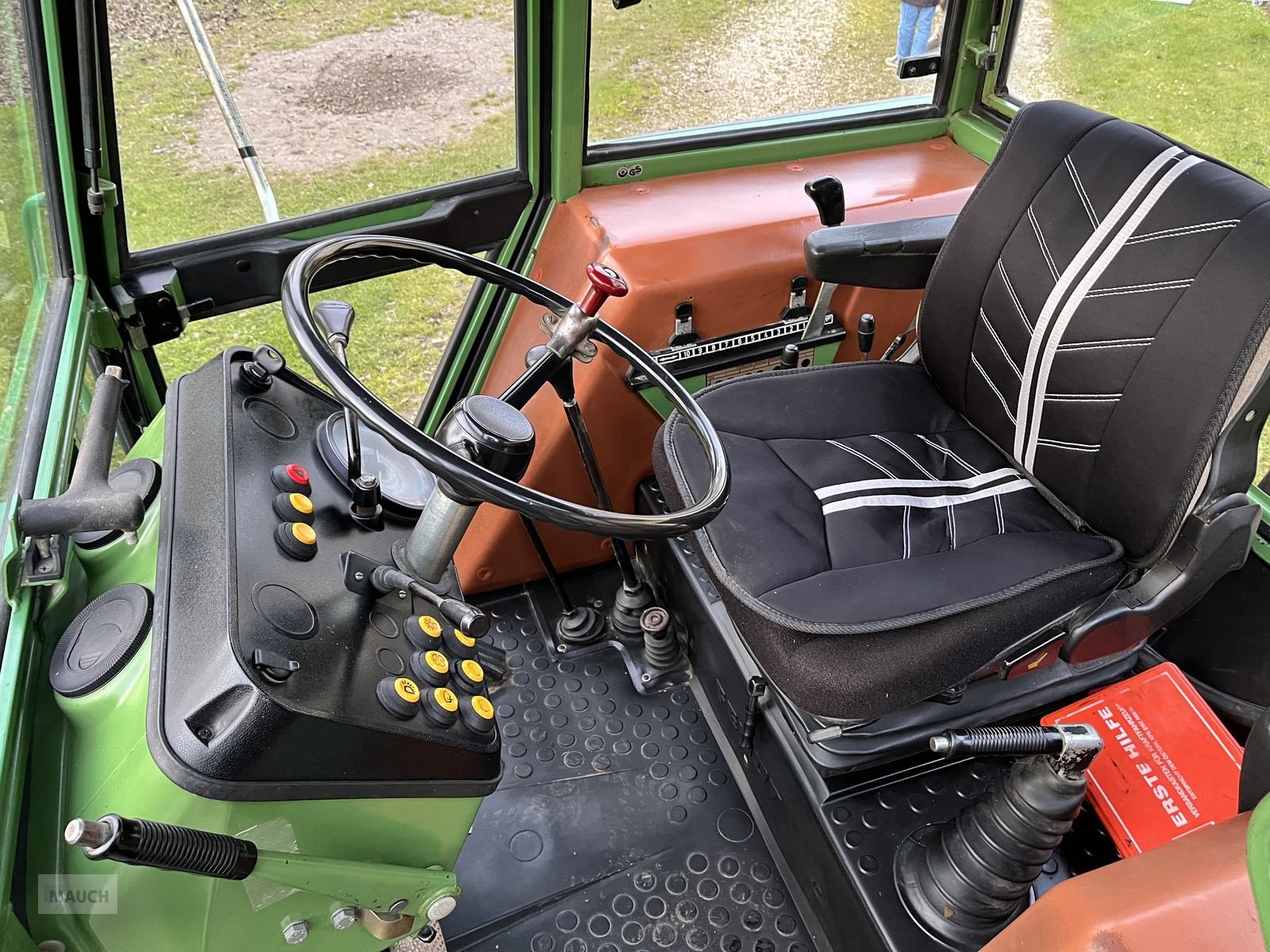 Traktor типа Fendt Farmer 305, Gebrauchtmaschine в Burgkirchen (Фотография 18)