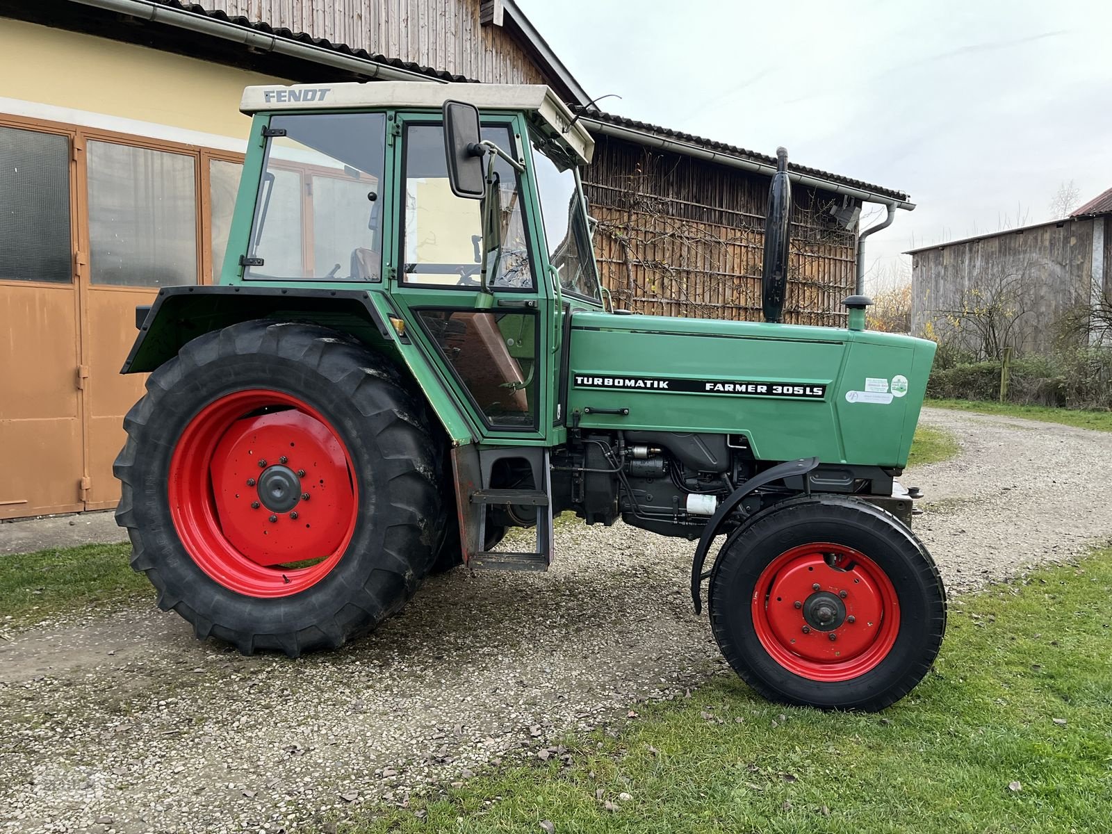 Traktor типа Fendt Farmer 305, Gebrauchtmaschine в Burgkirchen (Фотография 13)