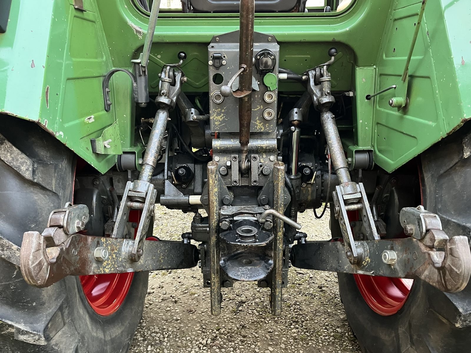 Traktor типа Fendt Farmer 305, Gebrauchtmaschine в Burgkirchen (Фотография 11)