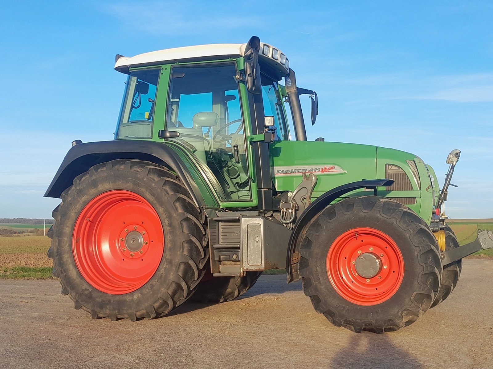 Traktor типа Fendt Farmer 411 Vario, Gebrauchtmaschine в Rittershausen (Фотография 2)