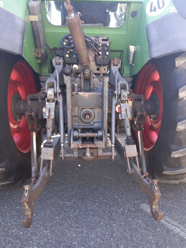 Traktor typu Fendt FARMER 412 VARIO, Gebrauchtmaschine v Saint-Rémy (Obrázek 11)
