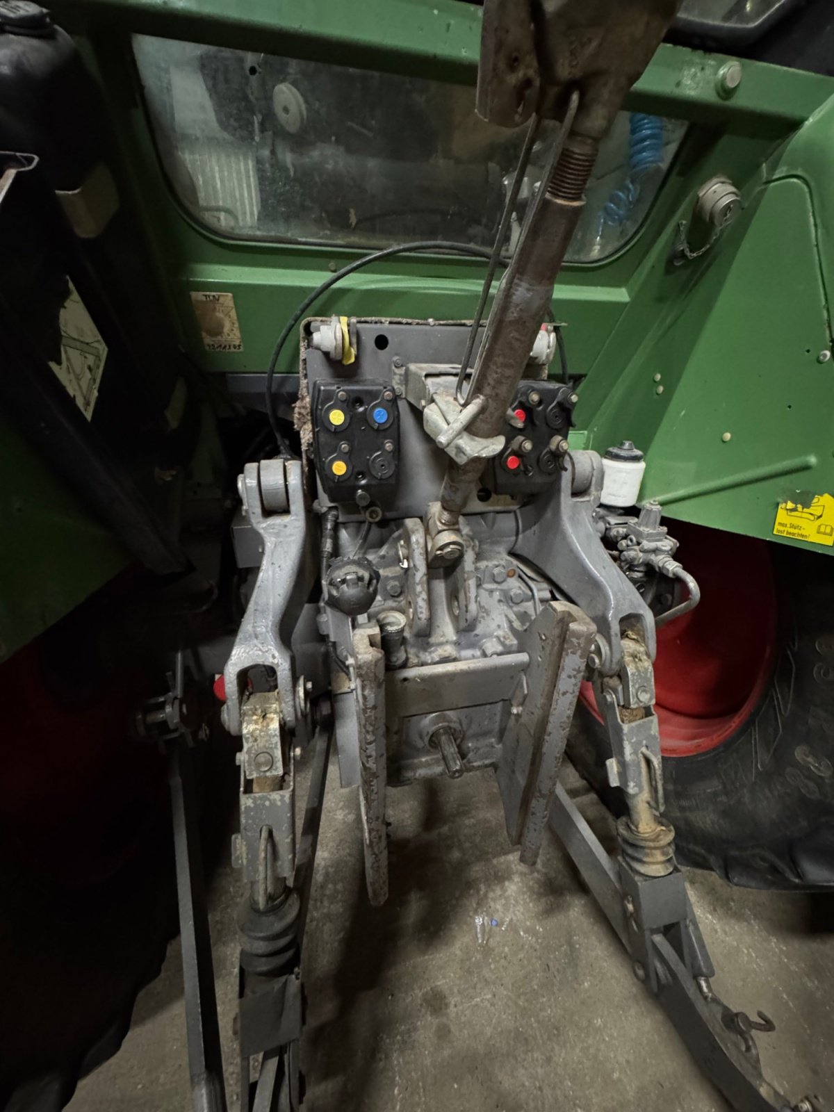 Traktor типа Fendt Farmer 412 Vario, Gebrauchtmaschine в 73485 Unterschneidheim (Фотография 3)