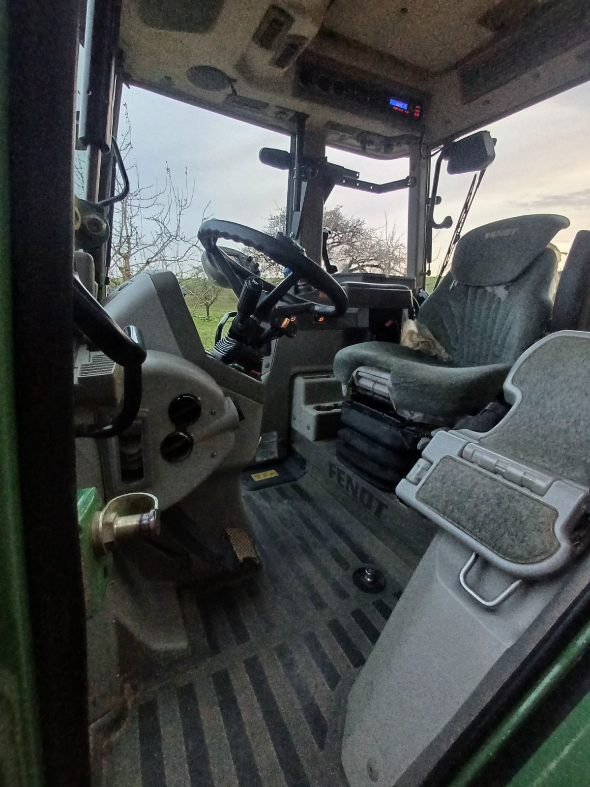 Traktor du type Fendt Farmer 415 Vario, Gebrauchtmaschine en Herrenberg (Photo 7)