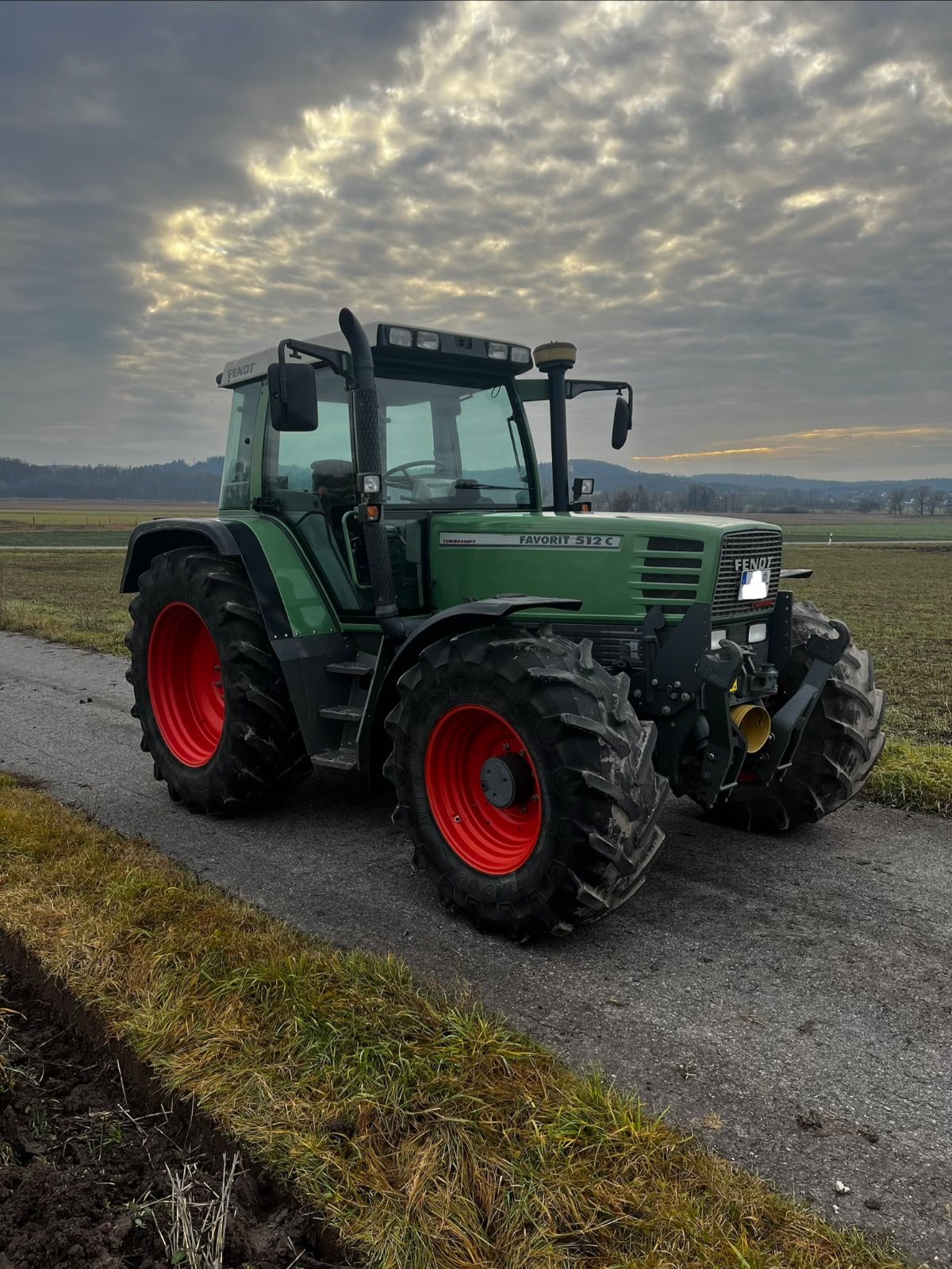 Traktor типа Fendt Favorit 512 C, Gebrauchtmaschine в Coburg (Фотография 1)