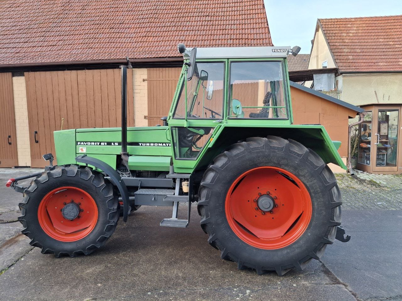 Traktor типа Fendt Favorit 611 LSA, Gebrauchtmaschine в Dettelbach (Фотография 2)