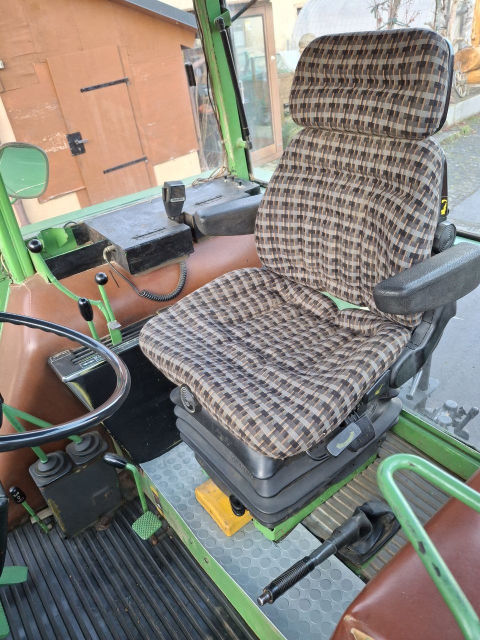 Traktor типа Fendt Favorit 611 LSA, Gebrauchtmaschine в Dettelbach (Фотография 3)