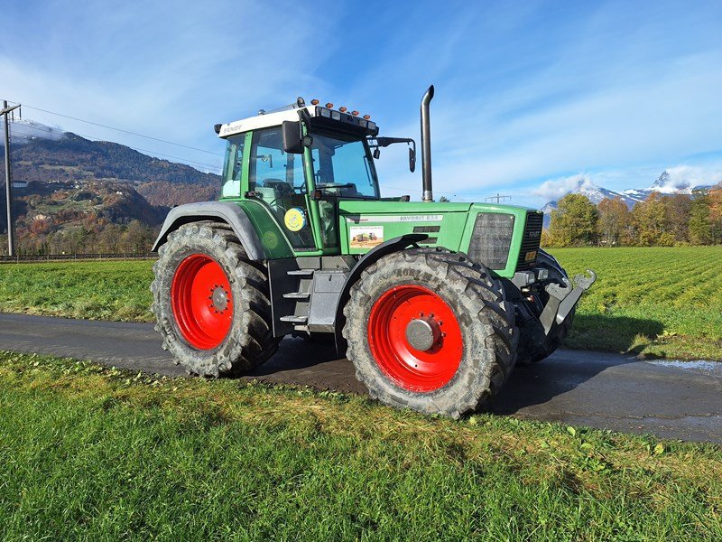 Traktor του τύπου Fendt Favorit 824 Traktor, Gebrauchtmaschine σε Chur (Φωτογραφία 1)