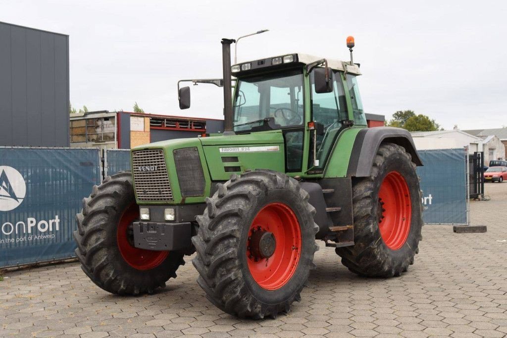 Traktor typu Fendt Favorit 824, Gebrauchtmaschine w Antwerpen (Zdjęcie 10)