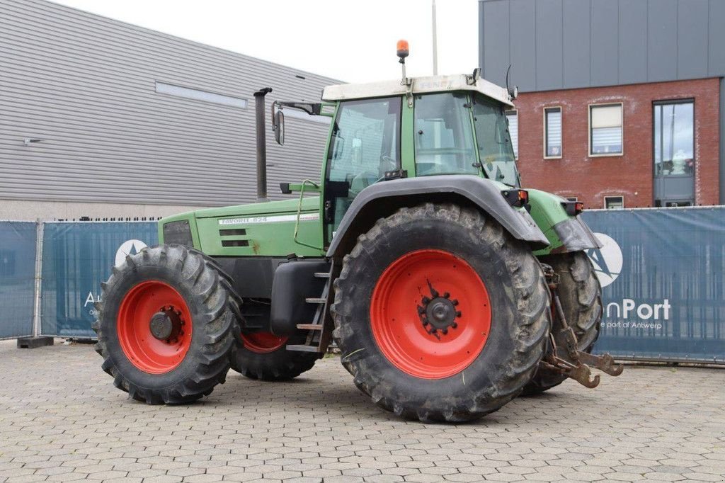 Traktor typu Fendt Favorit 824, Gebrauchtmaschine w Antwerpen (Zdjęcie 3)