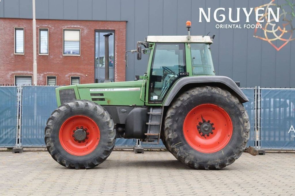 Traktor typu Fendt Favorit 824, Gebrauchtmaschine w Antwerpen (Zdjęcie 2)