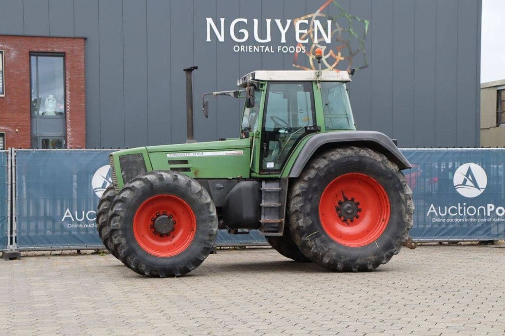 Traktor typu Fendt Favorit 824, Gebrauchtmaschine w Antwerpen (Zdjęcie 1)