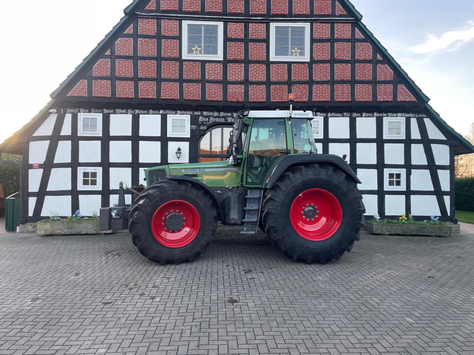 Traktor des Typs Fendt Favorit 824, Gebrauchtmaschine in Hunteburg (Bild 2)