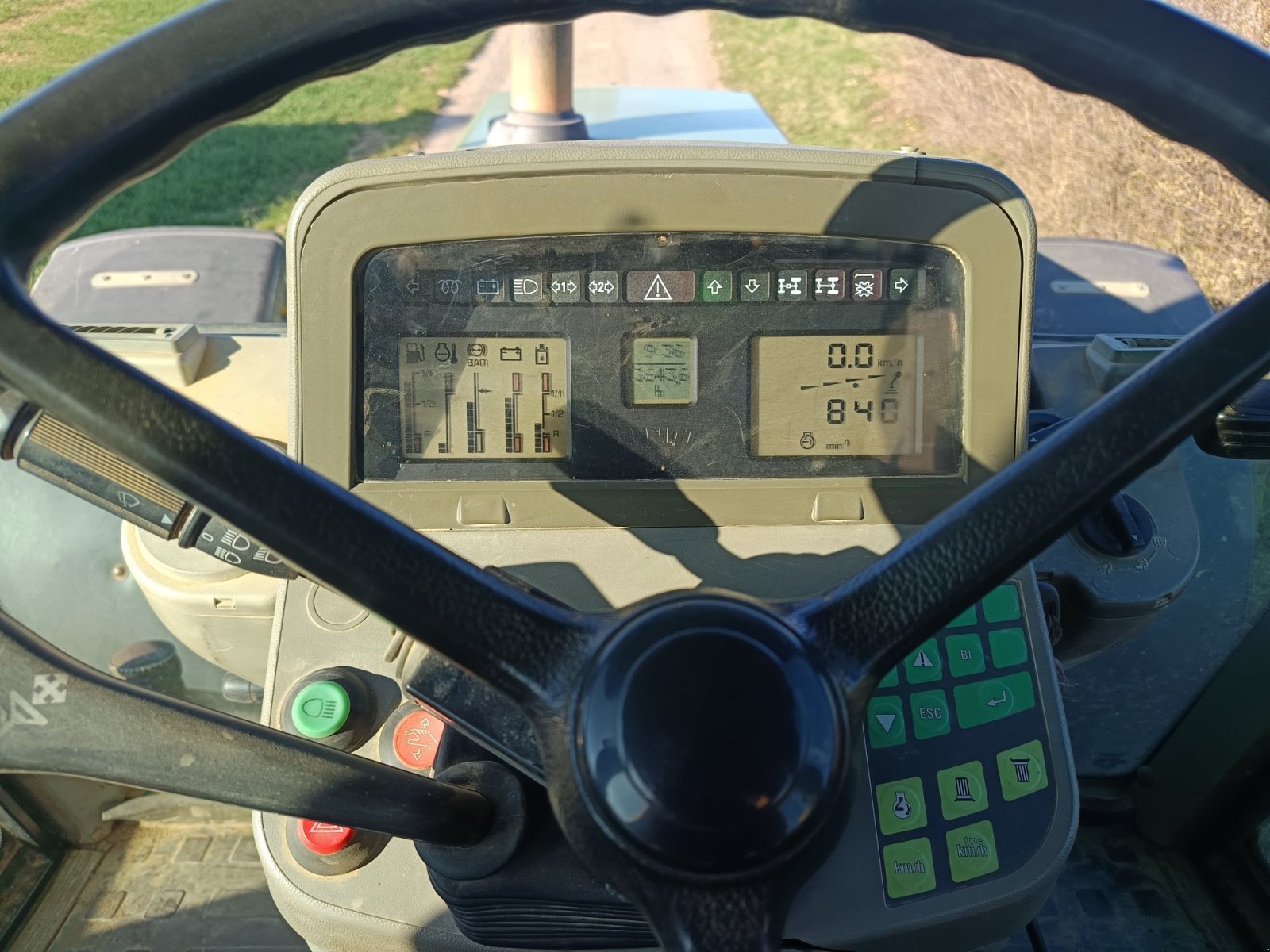 Traktor типа Fendt Favorit 824, Gebrauchtmaschine в Schonungen (Фотография 3)