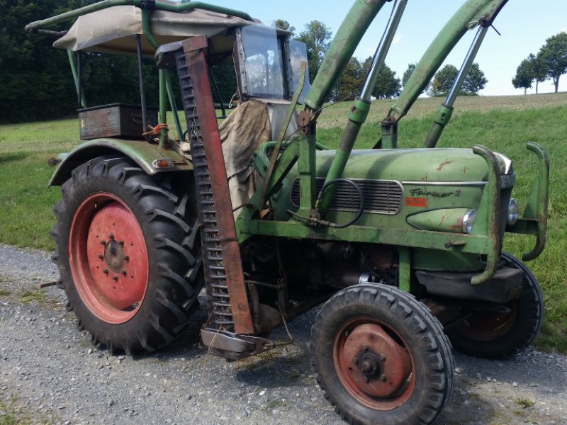 Traktor des Typs Fendt Fendt Farmer 2 D, mit Frontlader, Mähwerk und neuen Reifen., Gebrauchtmaschine in Reuth (Bild 1)