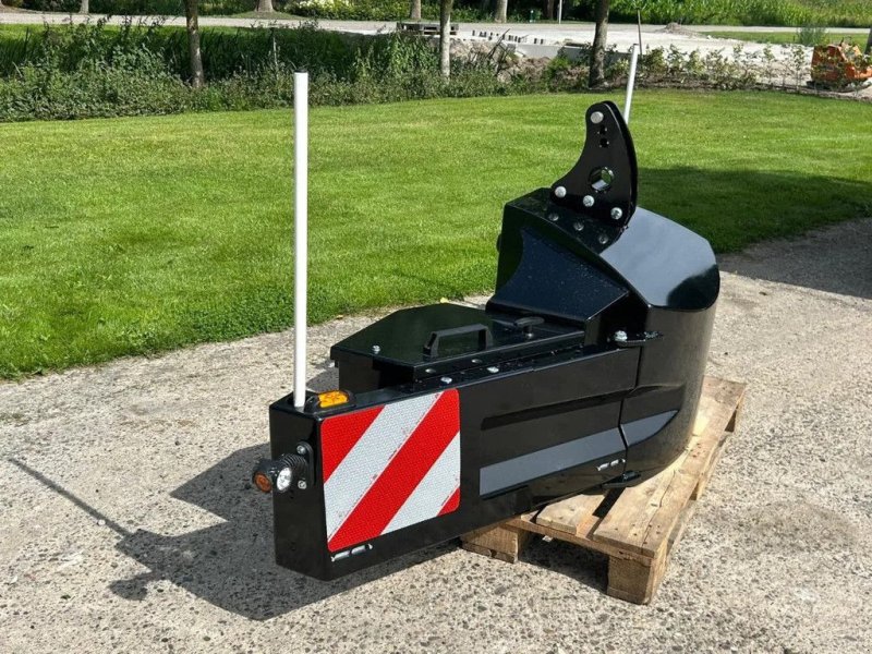 Traktor van het type Fendt Frontbumper Frontblok Gewicht NIEUW, Gebrauchtmaschine in Ruinerwold (Foto 1)