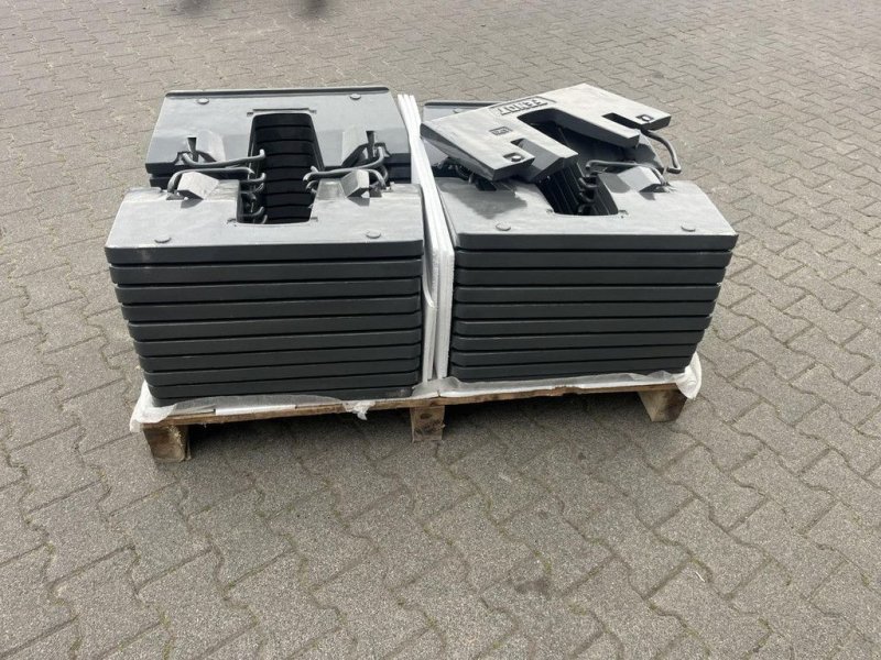 Traktor van het type Fendt frontgewichten, Gebrauchtmaschine in Hapert (Foto 1)