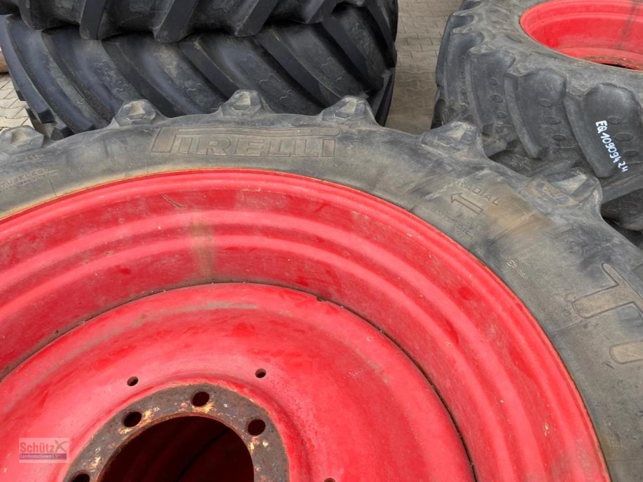 Traktor of the type Fendt Komplettrad 420/70 R28 und 520/70 R38, Gebrauchtmaschine in Schierling (Picture 4)