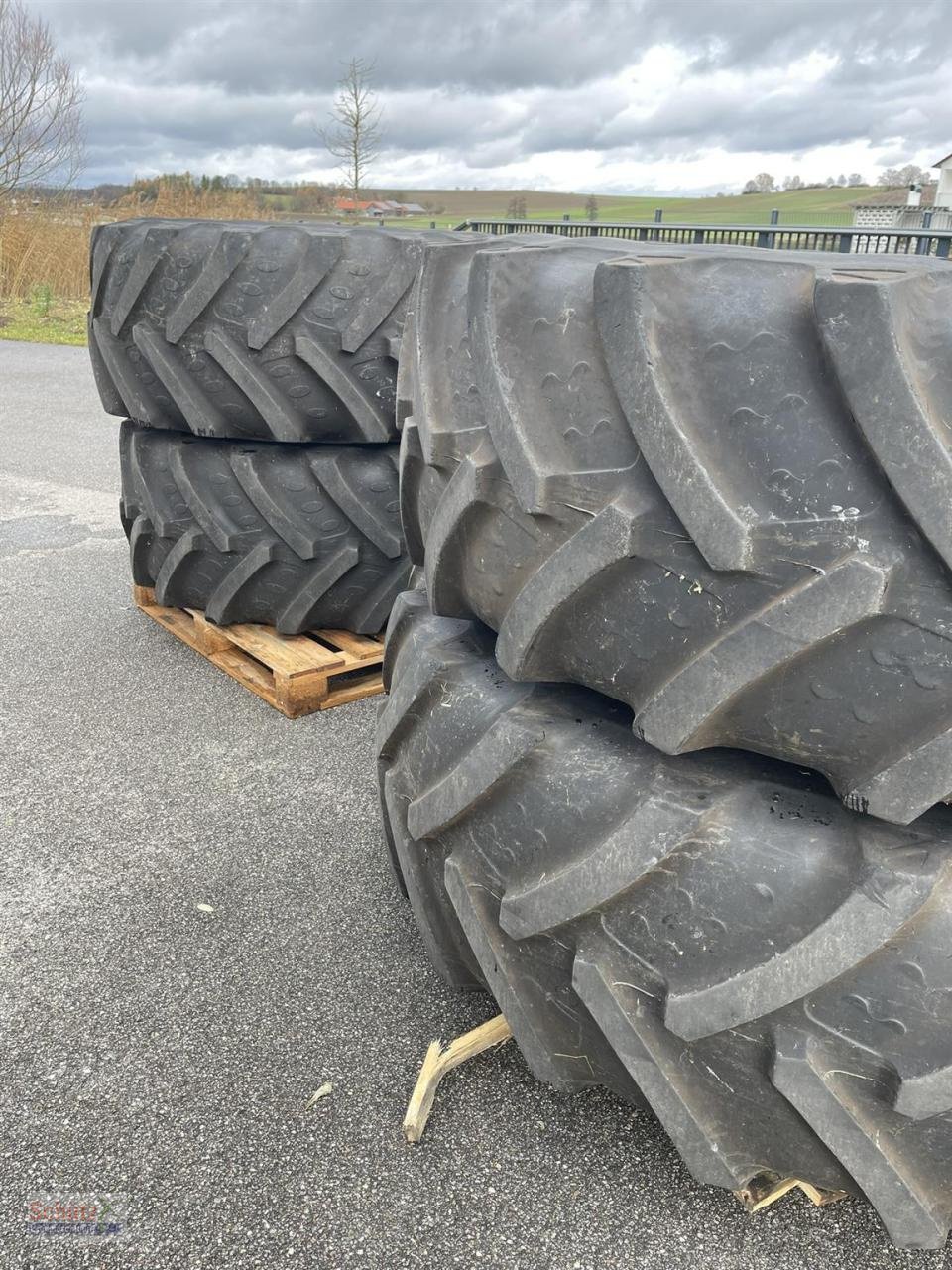 Traktor van het type Fendt Räder 2.25m Spur, 828 826, 620/70 R46 600/70 R30, Gebrauchtmaschine in Schierling (Foto 3)
