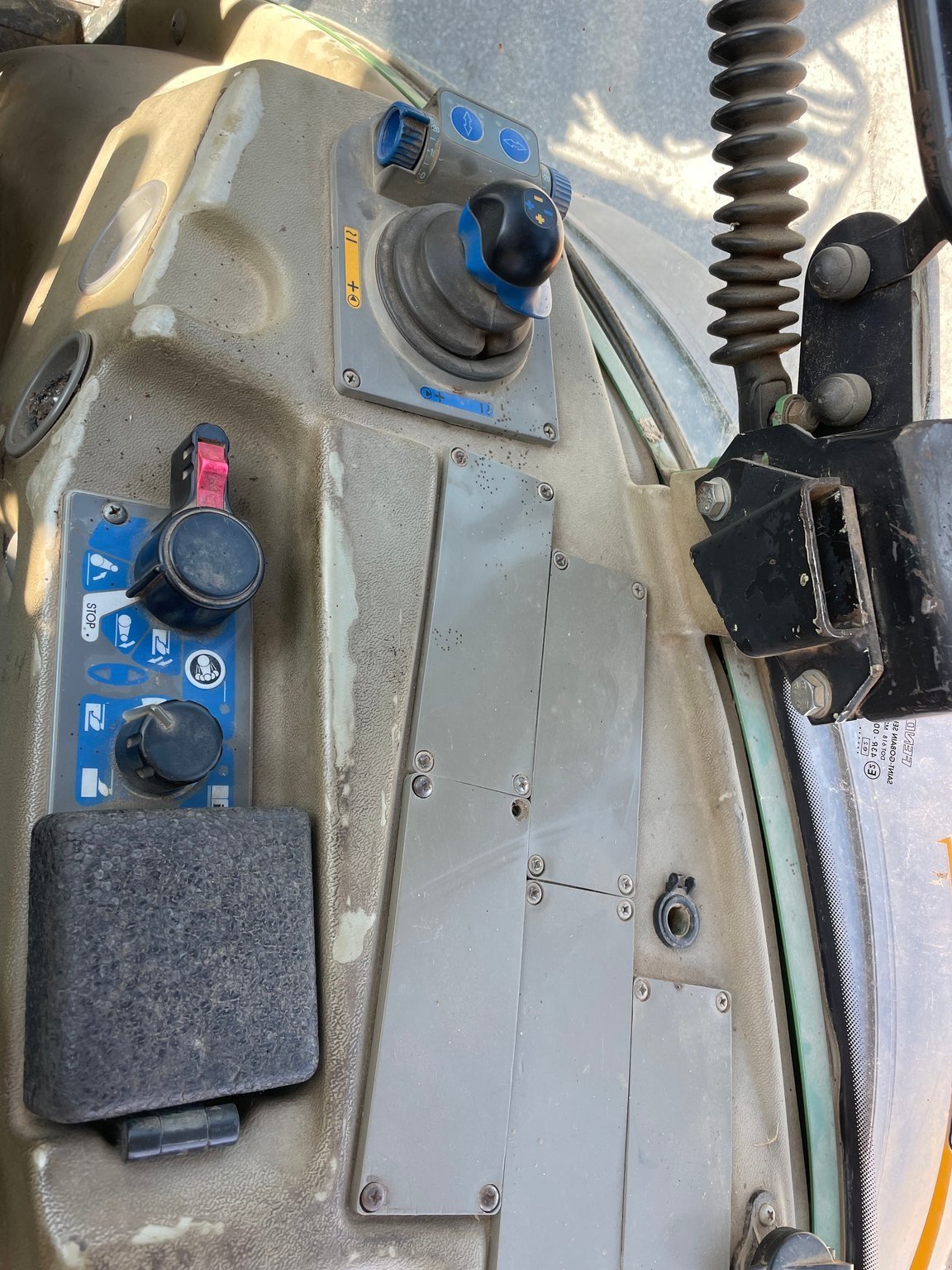 Traktor типа Fendt Tracteur agricole 208 S Fendt, Gebrauchtmaschine в LA SOUTERRAINE (Фотография 7)