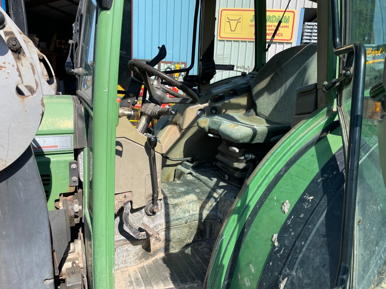 Traktor typu Fendt Tracteur agricole 208 S Fendt, Gebrauchtmaschine w LA SOUTERRAINE (Zdjęcie 3)