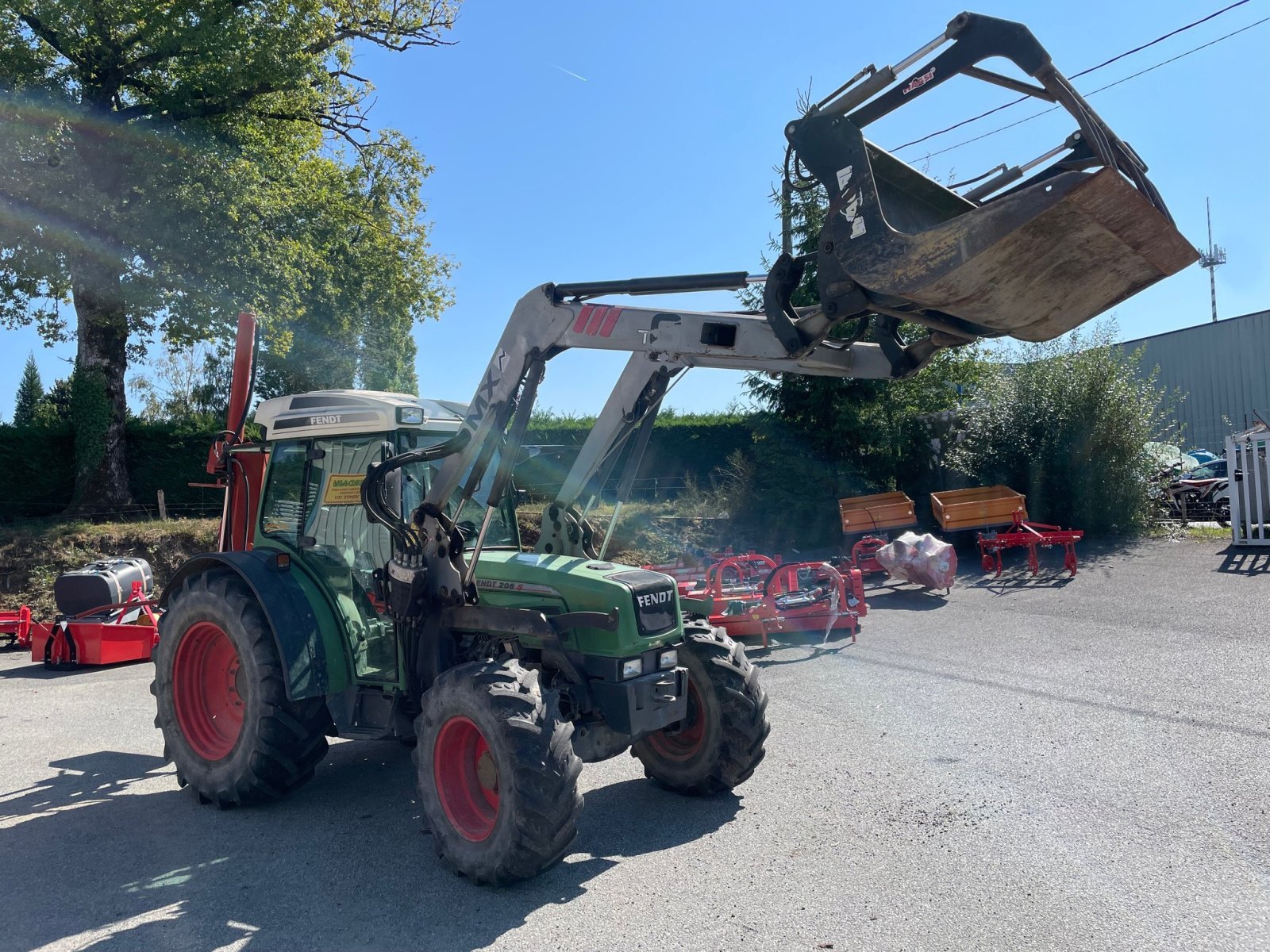 Traktor типа Fendt Tracteur agricole 208 S Fendt, Gebrauchtmaschine в LA SOUTERRAINE (Фотография 5)