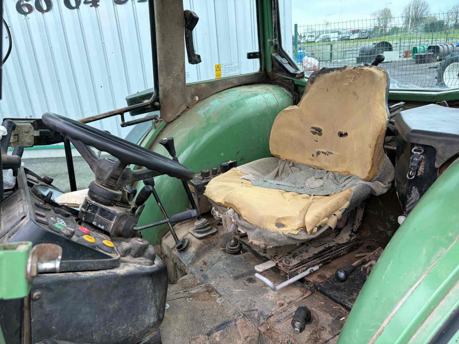 Traktor du type Fendt Tracteur agricole 280 S  Fendt, Gebrauchtmaschine en SAINT CLAIR SUR ELLE (Photo 8)