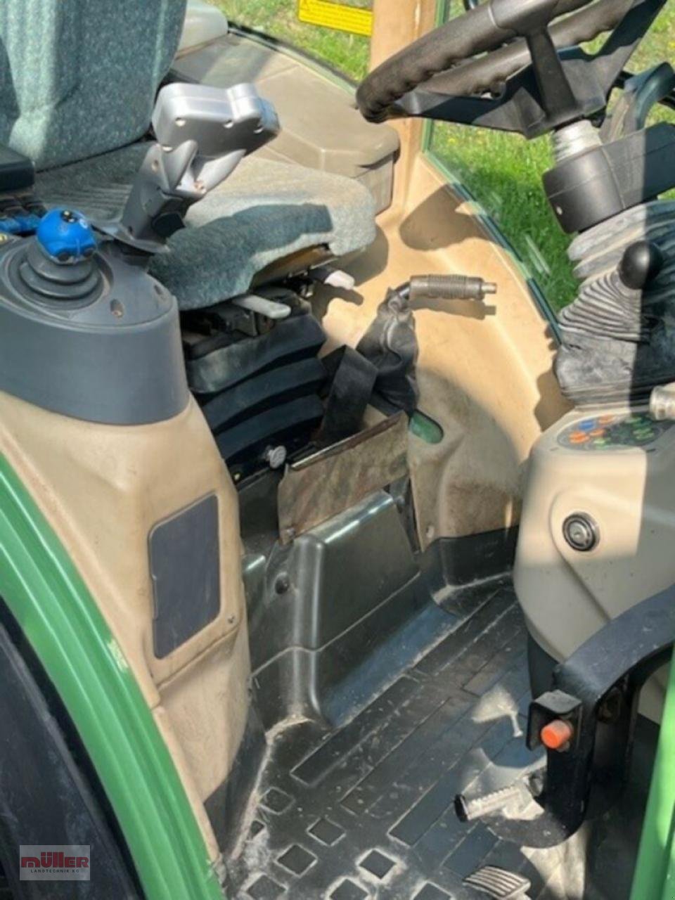 Traktor del tipo Fendt Vario 208 V, Gebrauchtmaschine In Holzhausen (Immagine 3)