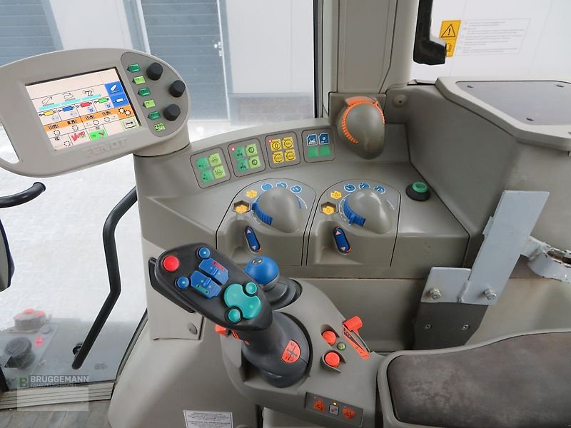 Traktor of the type Fendt Vario 411 TMS, FKH+FZW+FL, Gebrauchtmaschine in Meppen (Picture 15)