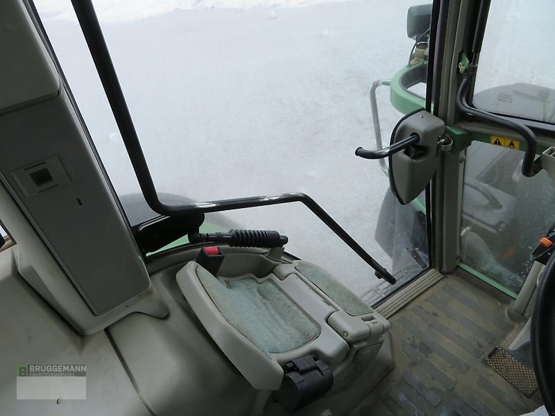 Traktor of the type Fendt Vario 411 TMS, FKH+FZW+FL, Gebrauchtmaschine in Meppen (Picture 18)