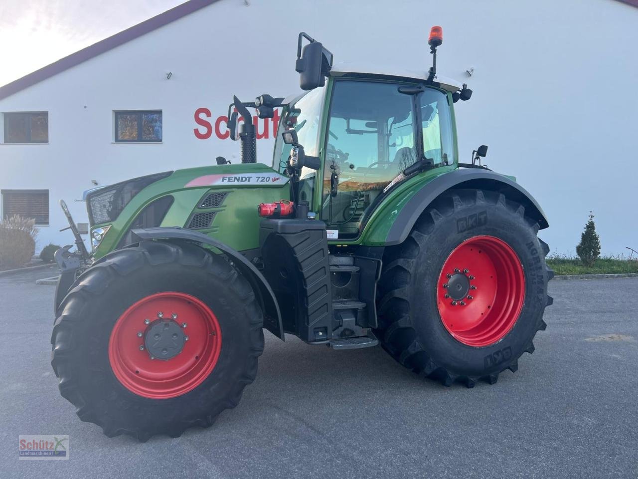 Traktor типа Fendt Vario 720 Profi Plus S4, FZW, FKH, GPS, 4800 Bh, neue Hinterreifen, FINANZIERUNG MÖGLICH, Gebrauchtmaschine в Schierling (Фотография 2)