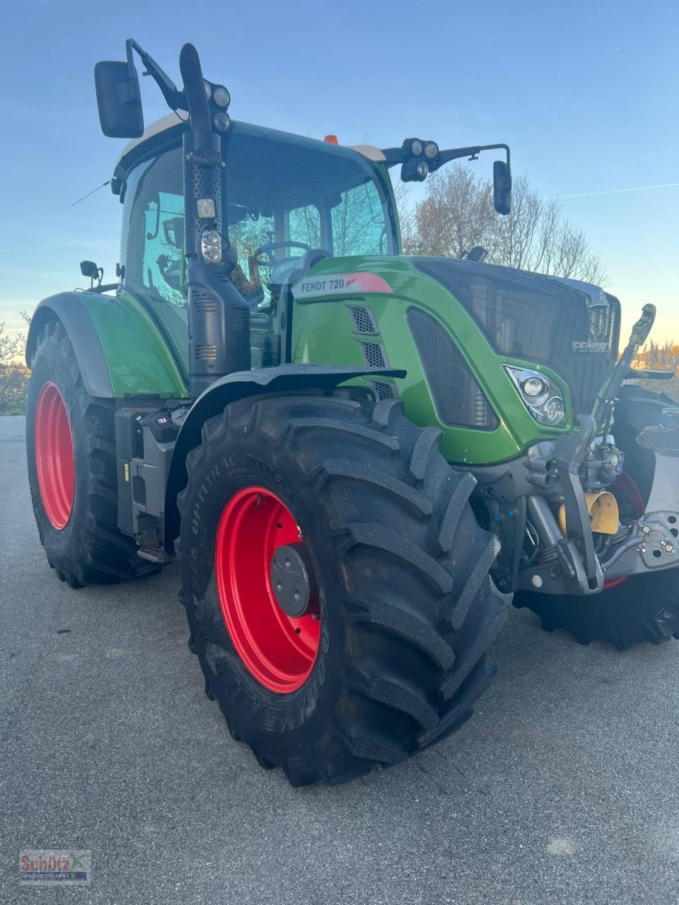 Traktor типа Fendt Vario 720 Profi Plus S4, FZW, FKH, GPS, 4800 Bh, neue Hinterreifen, FINANZIERUNG MÖGLICH, Gebrauchtmaschine в Schierling (Фотография 3)