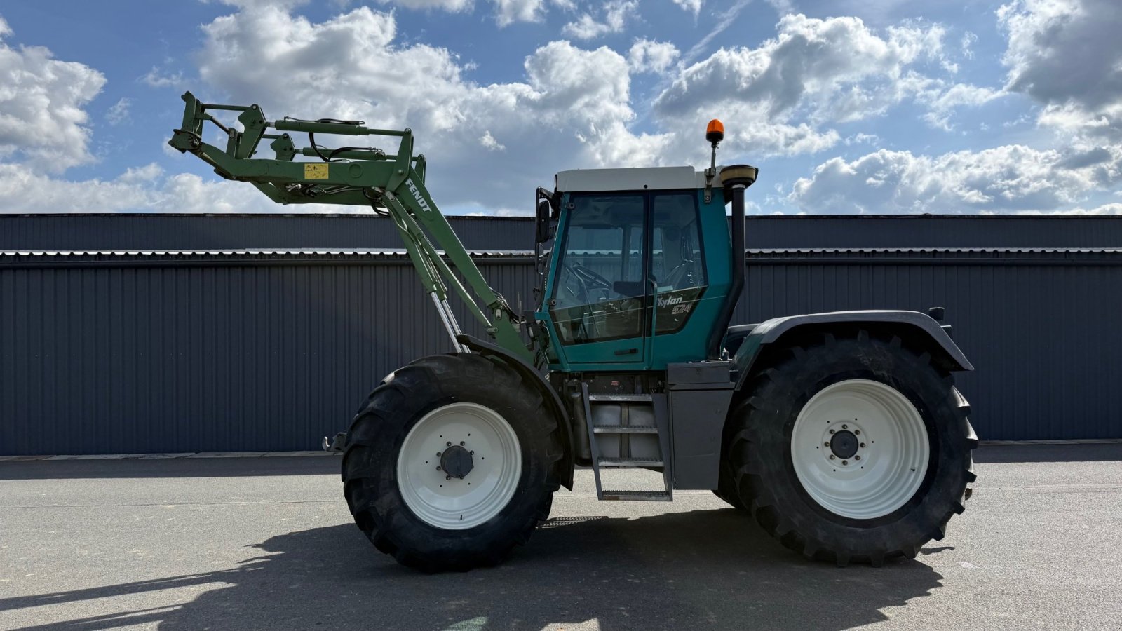 Traktor от тип Fendt Xylon 524, Gebrauchtmaschine в Železná (Снимка 7)