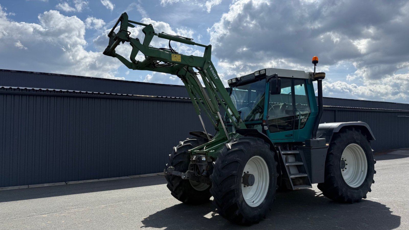 Traktor от тип Fendt Xylon 524, Gebrauchtmaschine в Železná (Снимка 10)