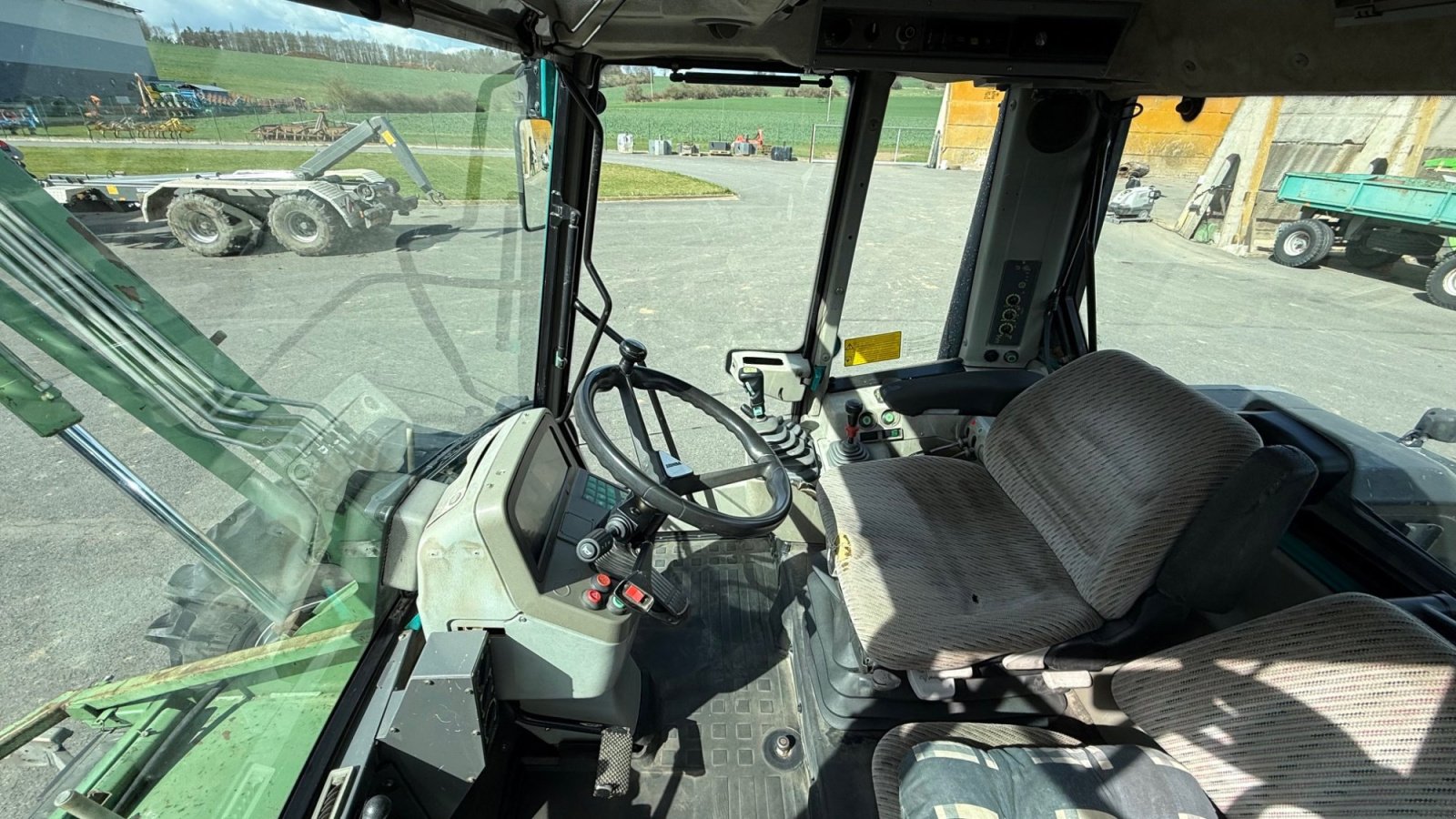 Traktor от тип Fendt Xylon 524, Gebrauchtmaschine в Železná (Снимка 12)