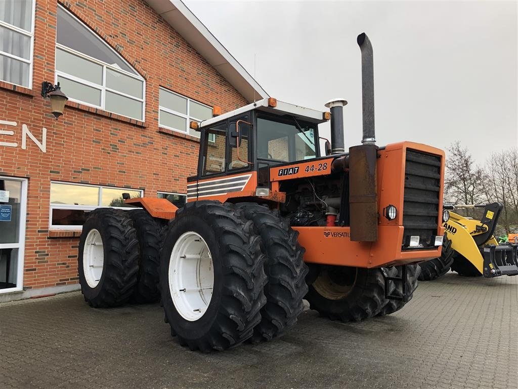 Traktor des Typs Fiat 44-28 “Versatile 875”, Gebrauchtmaschine in Gjerlev J. (Bild 4)