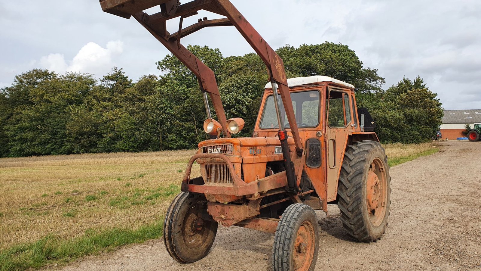 Traktor tipa Fiat 650 med frontlæsser og 615 4WD, Gebrauchtmaschine u Skive (Slika 1)