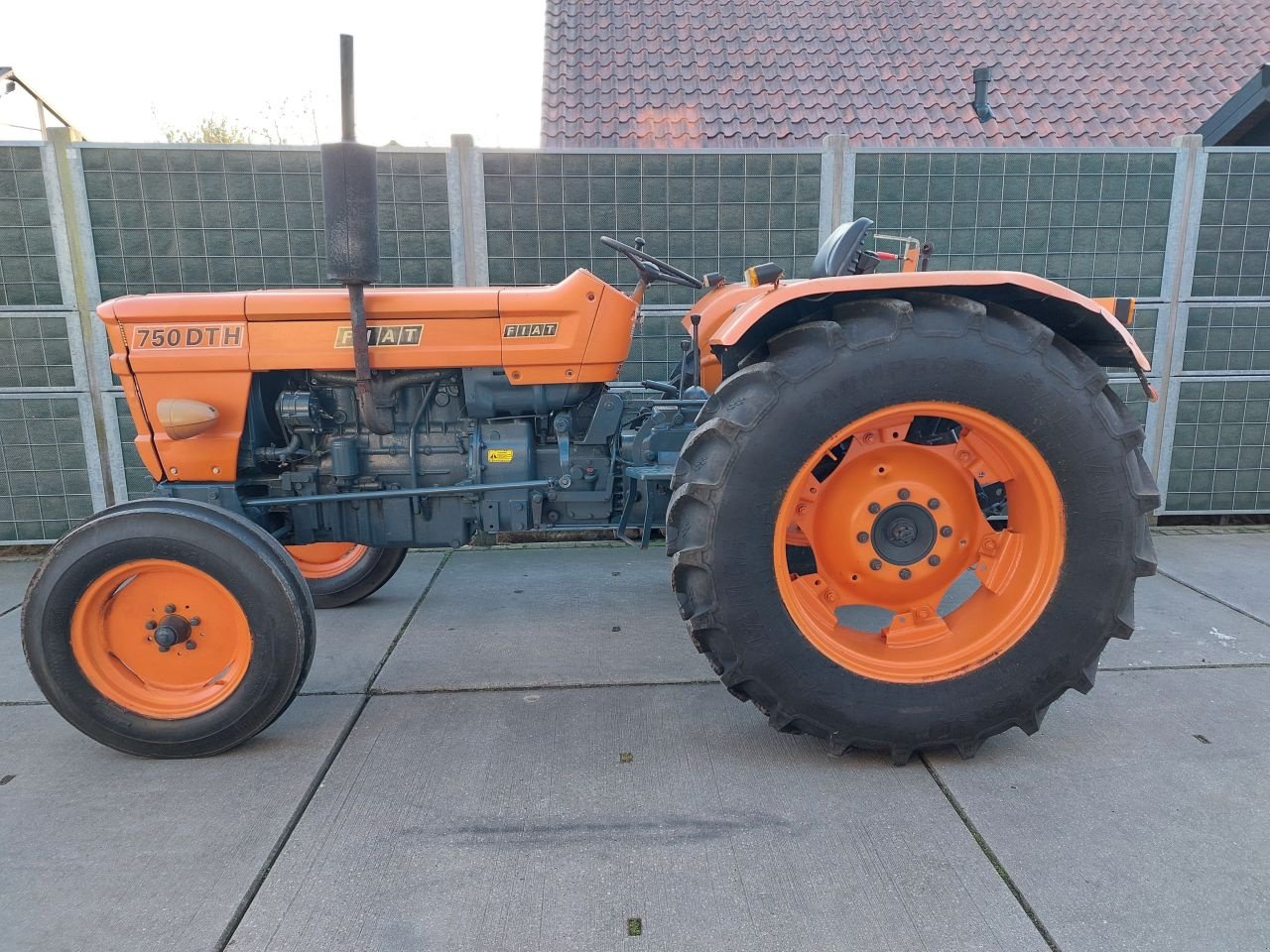 Traktor Türe ait Fiat 750, Gebrauchtmaschine içinde Ouderkerk aan den IJssel (resim 2)