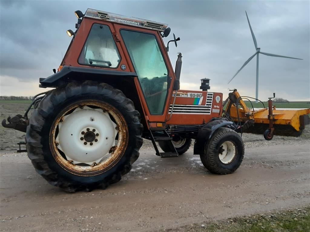 Traktor des Typs Fiat 85-90 TURBO Super Comfort med fejekost, Gebrauchtmaschine in Skive (Bild 4)