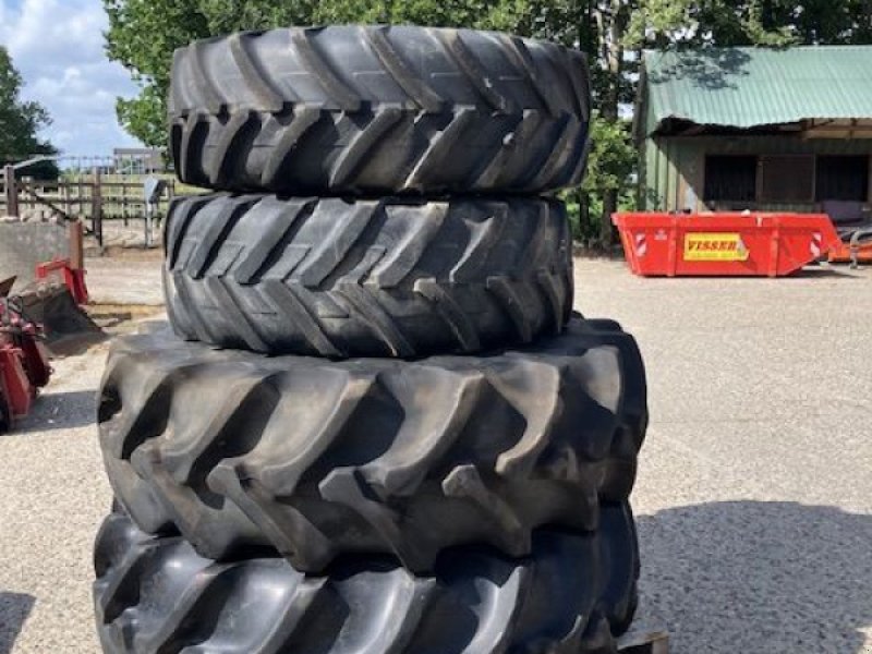 Traktor des Typs Firestone Ploegbanden, Gebrauchtmaschine in St. - Jacobiparochie (Bild 1)